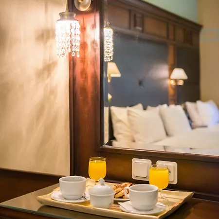 卡斯特拉奇酒店 3*