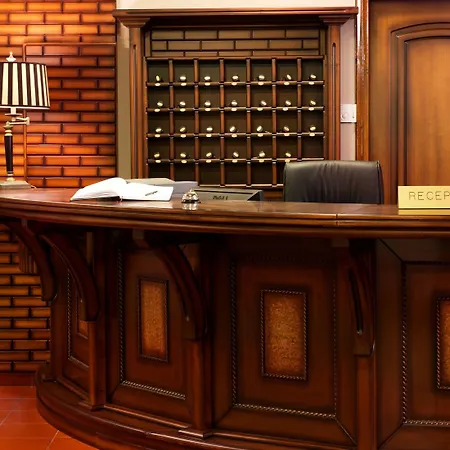 卡斯特拉奇酒店 3*